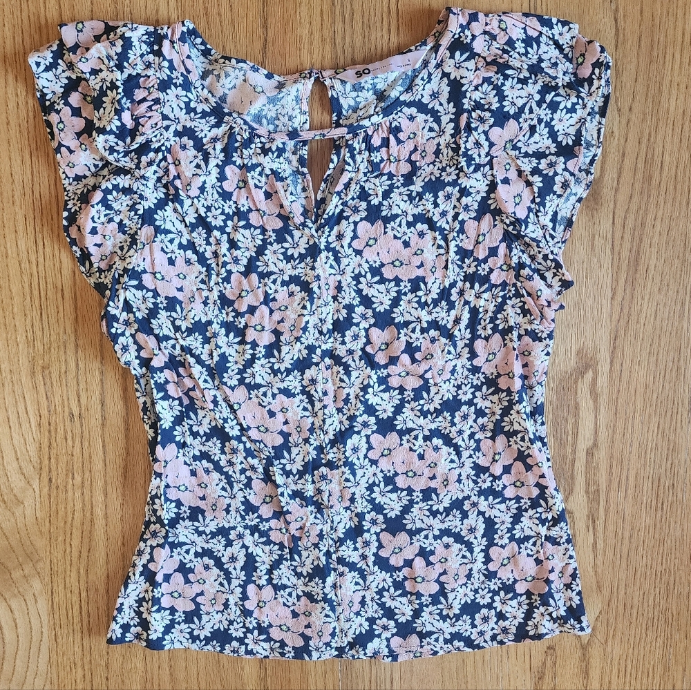 SO Junior's Blue Floral Crewneck Keyhole Flutter Sleeve Pullover Blouse Small S
